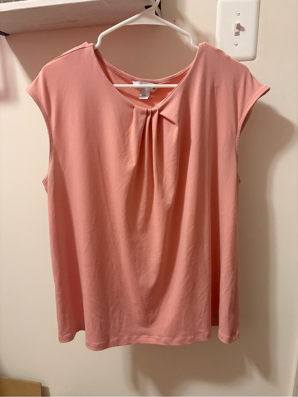 Liz Claiborne Sleeveless Pleated Front Top in Blush Pink